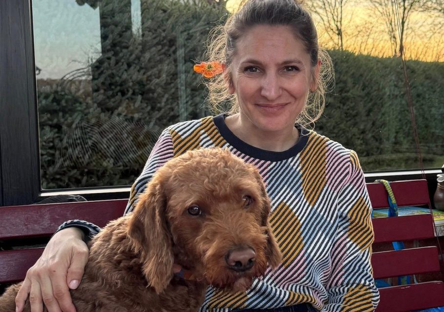 Emil, Labradoodle aus Karlsruhe-Mühlburg mit Frauchen